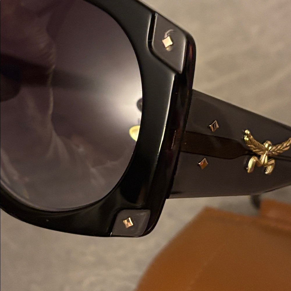 MCM MW0005 Black Oversized Butterfly Sunglasses - Made in Italy + Case NWOT - Picture 6 of 6